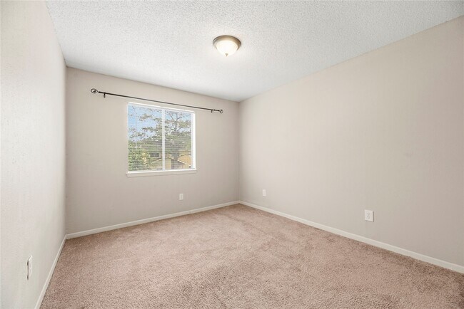 Building Photo - 21431 Park Bend Dr