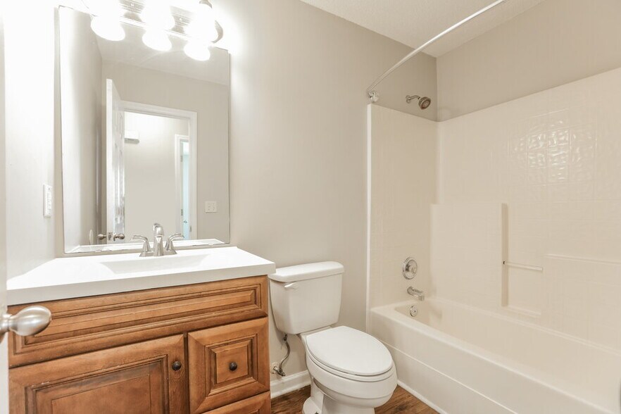 Building Photo - 4013 Apperson Dr
