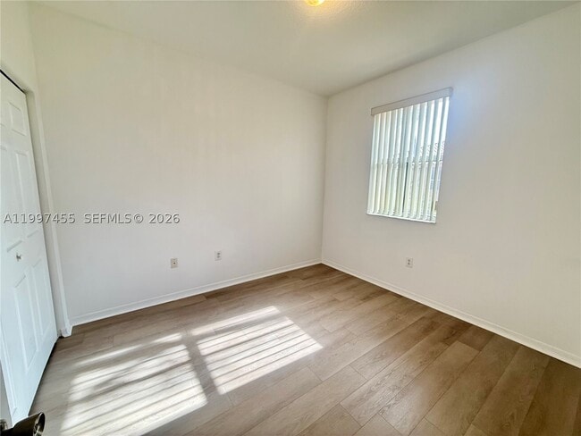 Building Photo - 962 SW 143rd Ave