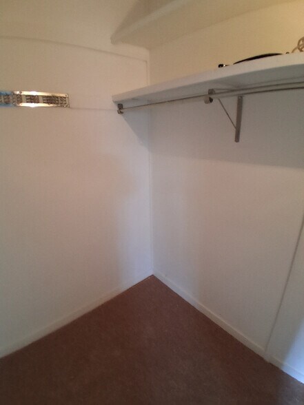 Master Closet - 5 Stonehenge Cir