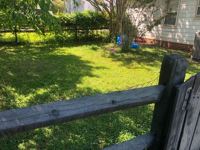 Building Photo - Wonderfully updated 3 bedroom 2 bath ranch...