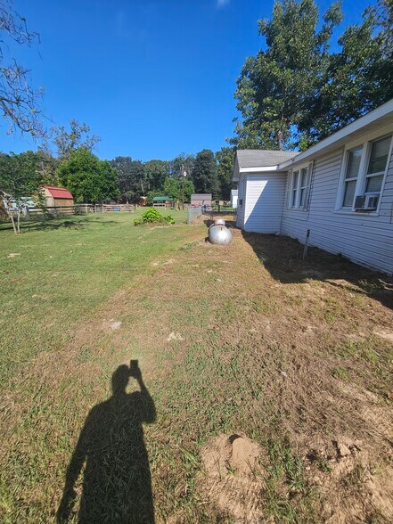 Building Photo - 5051 State Hwy 135 N