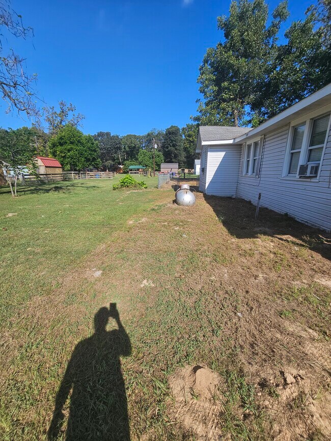 Building Photo - 5051 State Hwy 135 N