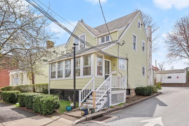 Primary Photo - 32 Sherwood Pl