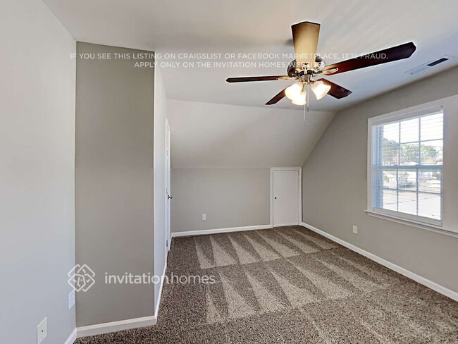 Building Photo - 402 Zircon Ln