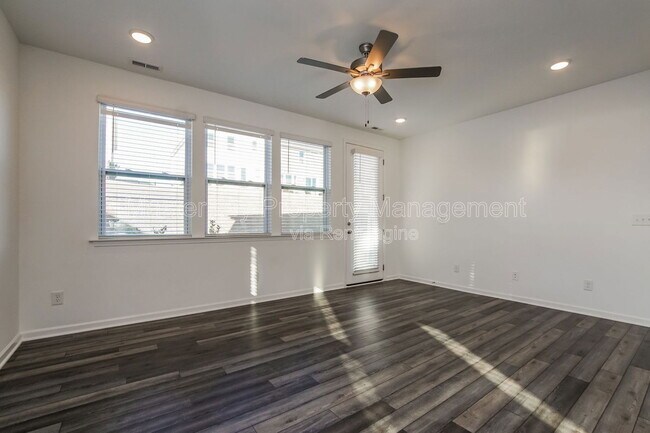 Building Photo - 124 Royal Star Way