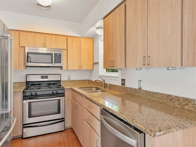 Building Photo - 616 Long Bow Ln