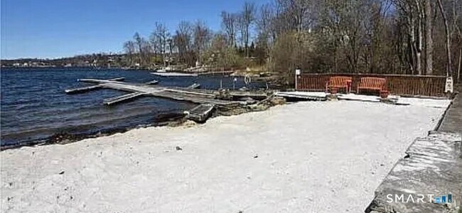 Building Photo - 1 Hawthorne Cove