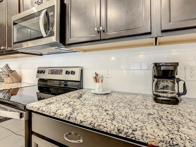 Building Photo - 2404 Tangier Dr