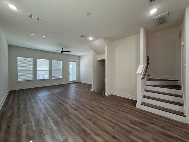 Building Photo - 803 Martin St