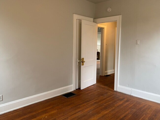 Building Photo - 4226 W 8th St