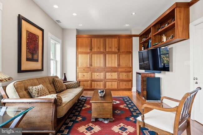 Building Photo - 2131 S St NW