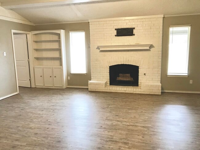 Building Photo - 8606 Geneva Ave