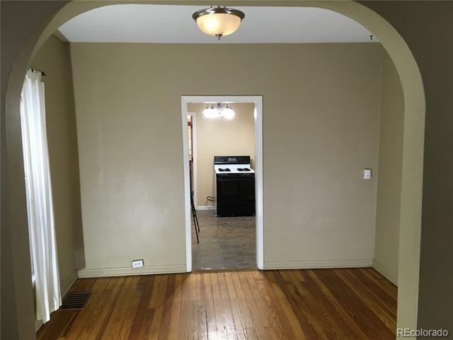 Building Photo - 1021 Cook St