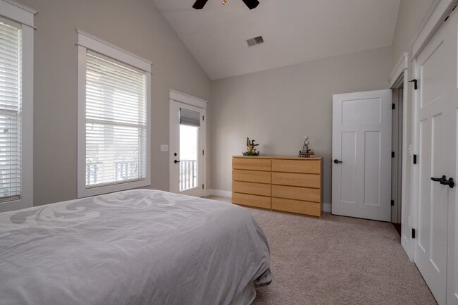 Building Photo - 1811B 6th Ave N