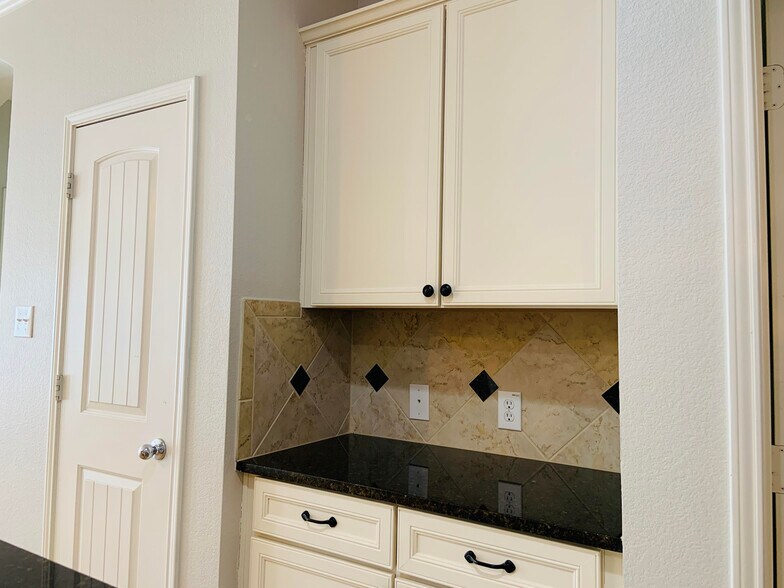 Building Photo - 1020 Texas St