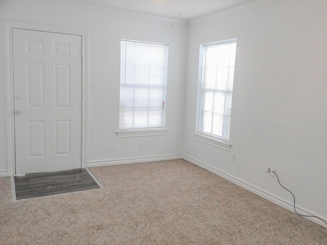 Building Photo - 1 bed 1 bath Close to Texas Tech Pre-Leasing