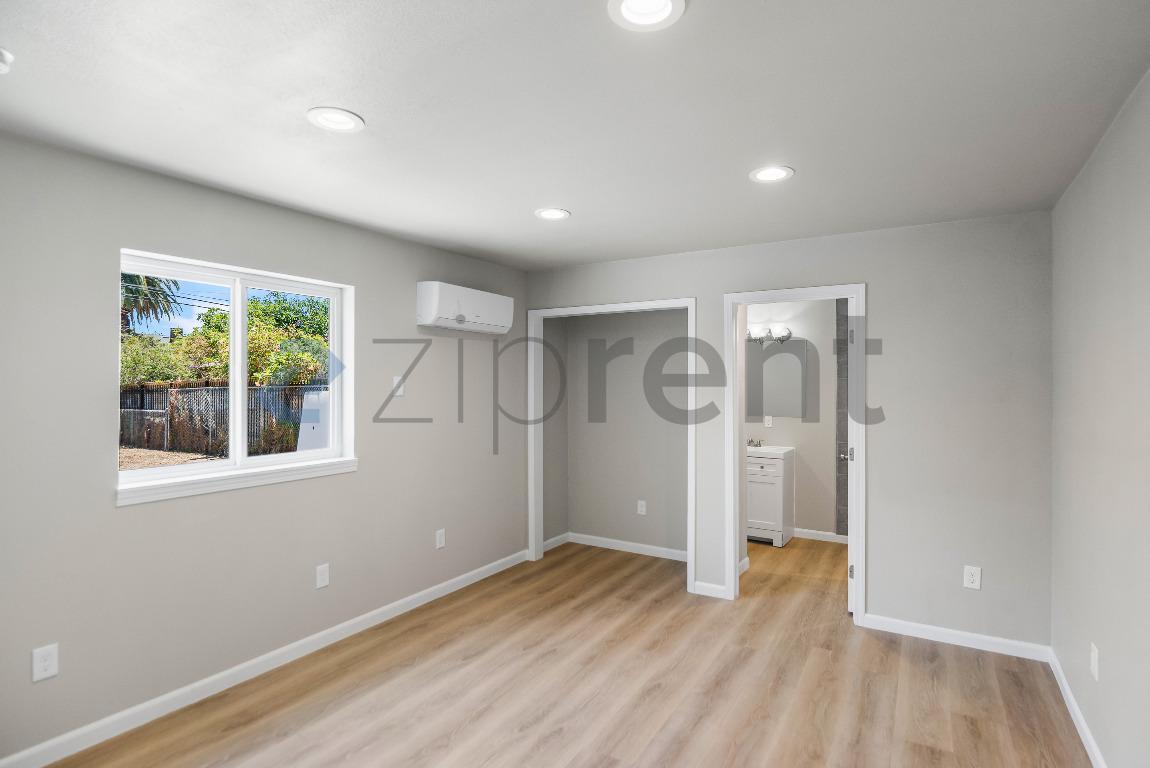 Building Photo - Unit