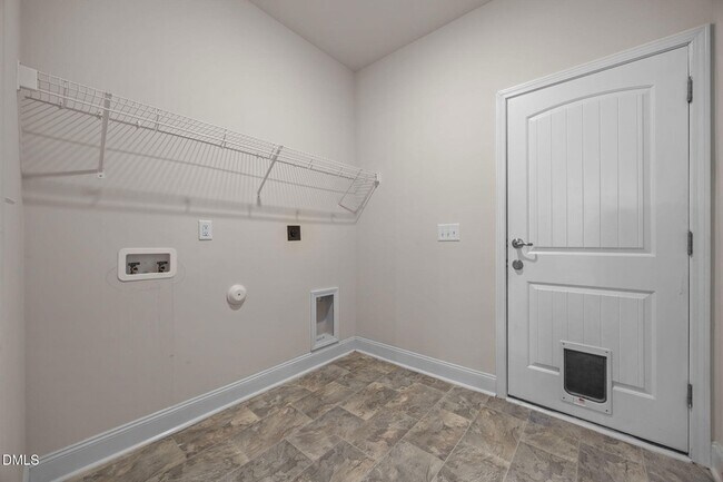 Building Photo - 75 Rolling Waters Ct