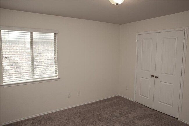 Building Photo - 5334 Cicero Dr