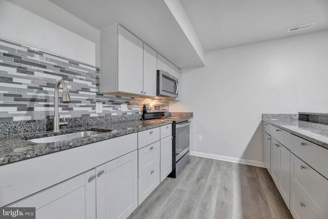 Building Photo - 8008 Hubble Dr