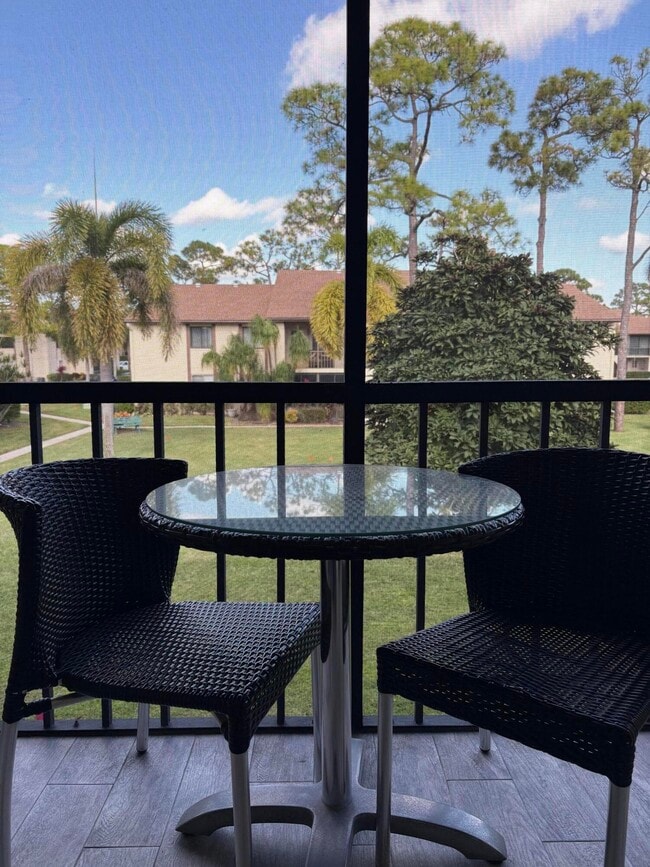 Building Photo - 330 Knotty Pine Cir