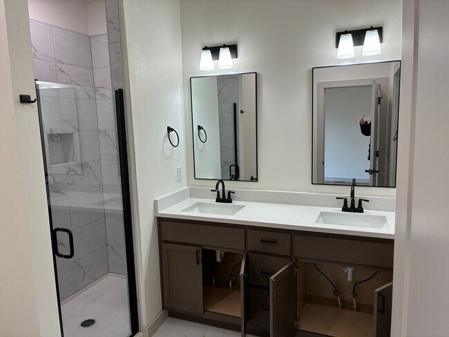 Building Photo - Brand new 2 bed 2 bath home - Springfield MO