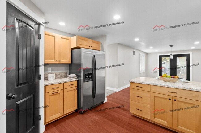 Building Photo - STATUS: *PENDING APPLICATION*| R37 | $2295  **** MOVE IN SPECIAL ****