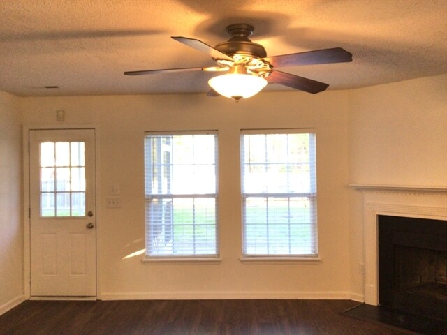 Building Photo - 4987 Harthill Ave