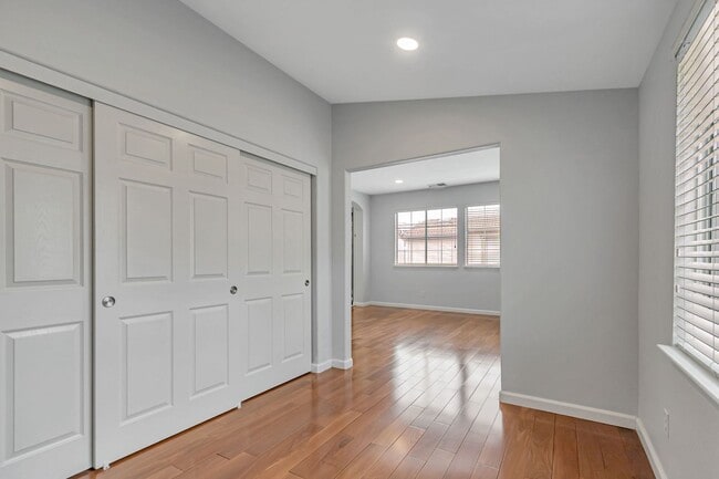 Building Photo - Remodeled 4-Bedroom 3-Bathroom House in Sa...