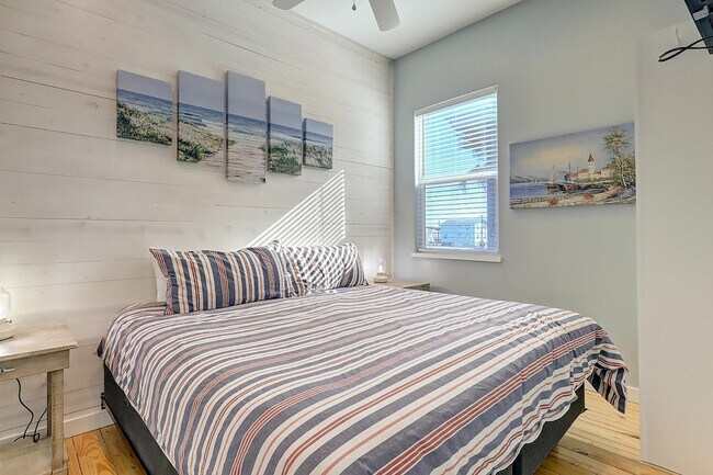 Building Photo - 527 Sand Burr Ln