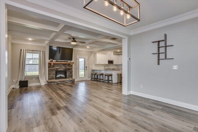 Building Photo - 627 Garland Trl