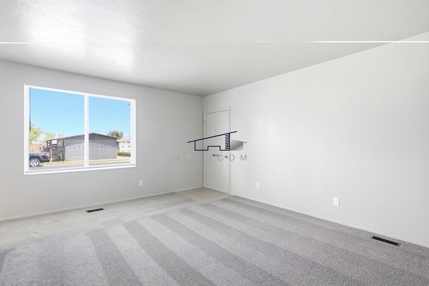 Building Photo - 445 W 4900 S