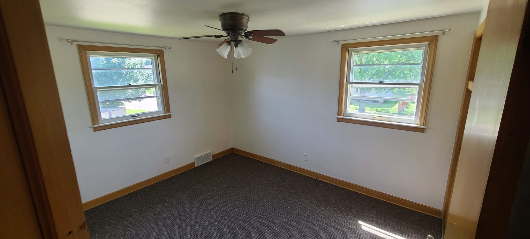 Smaller Bedroom - opposite view - 301 E. Highland Ave.
