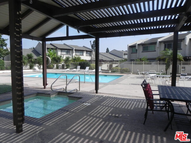 Building Photo - 879 Coriander Dr
