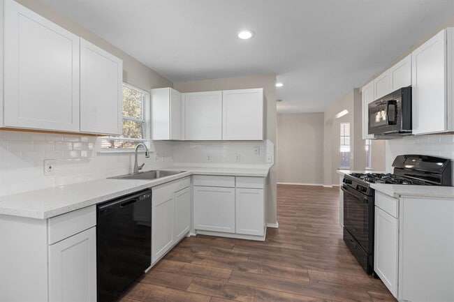 Building Photo - 403 Lakemont Dr