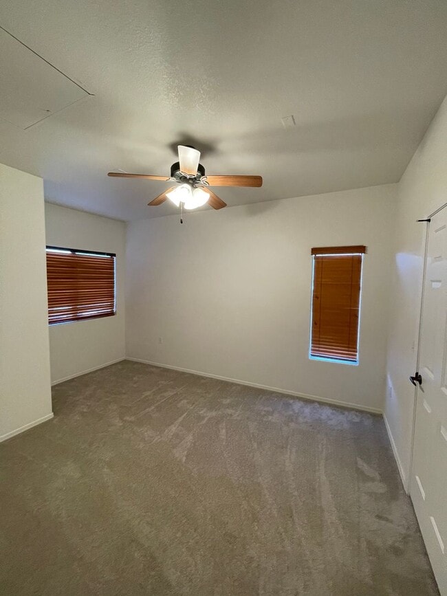 Building Photo - BEAUTIFULLY REMODELED TOWNHOUSE!