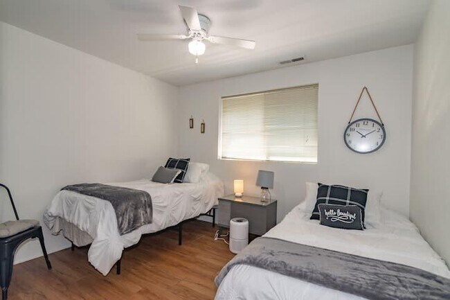 Building Photo - 565 Primrose Dr