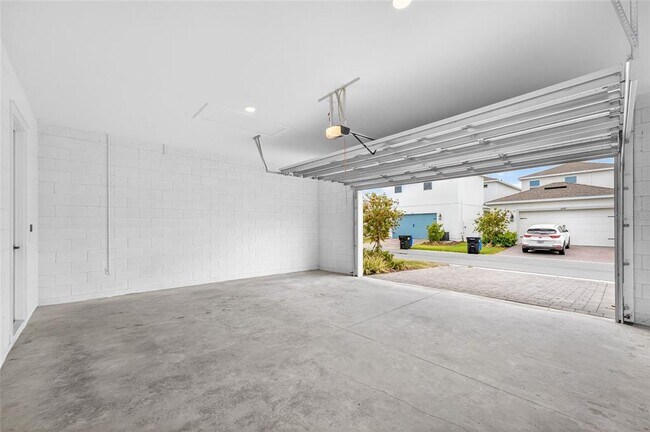 Building Photo - 15174 Field Daisy Dr
