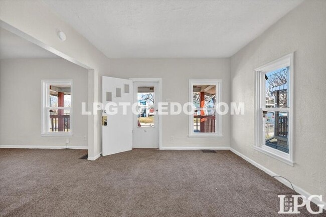 Building Photo - 1434 Kedron St