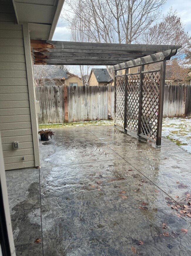 Building Photo - 2664 E Bridgecreek Dr