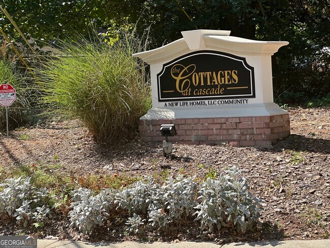 Building Photo - 124 Cottesford Dr SW