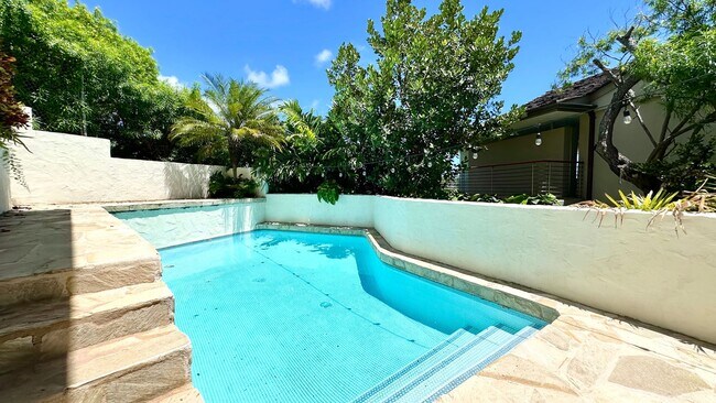 Building Photo - 3643 Diamond Head Rd
