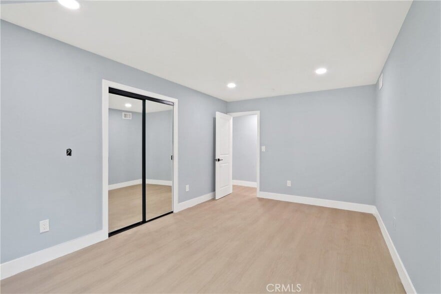 Building Photo - 1309 E Sunview Dr