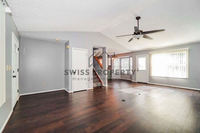 Building Photo - 2212 Kingsglen Dr