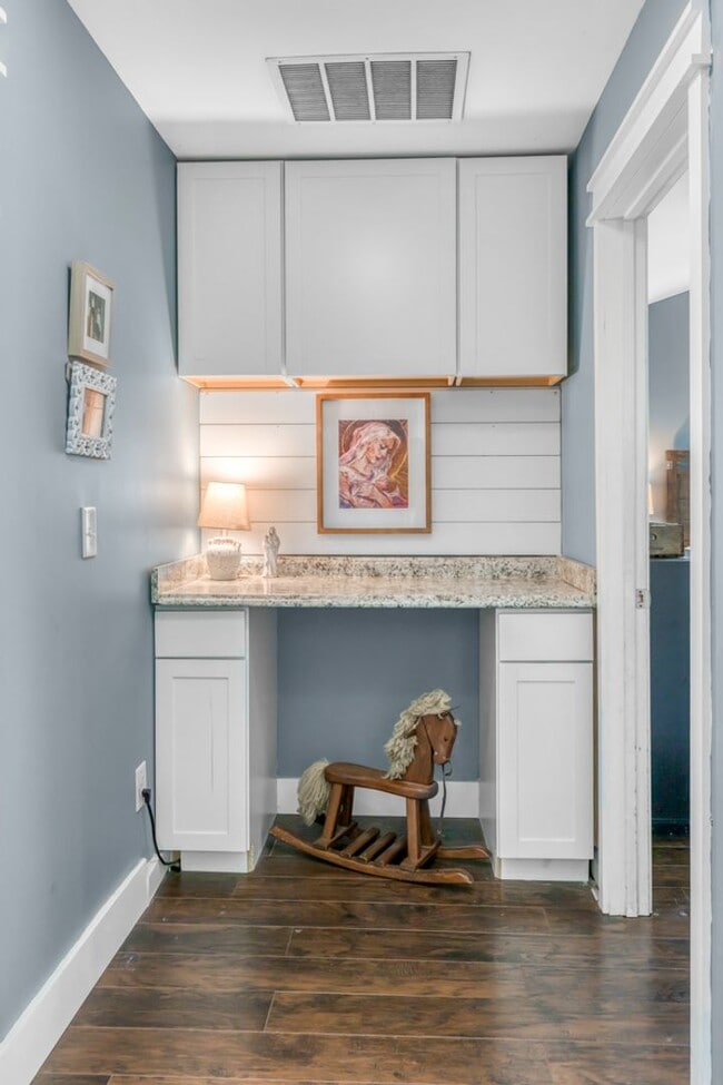 Building Photo - Spacious 4 Bedroom Home in Auburn