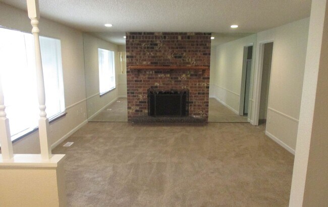 Building Photo - Beautiful 3 Bed 2 Bath home in South Hill Puyallup