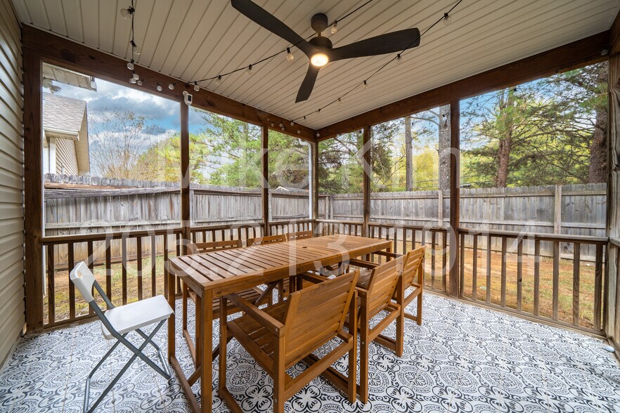 Building Photo - 5290 Cottage Ln