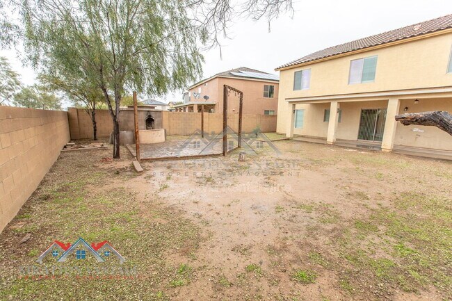 Building Photo - 110 Cholla St