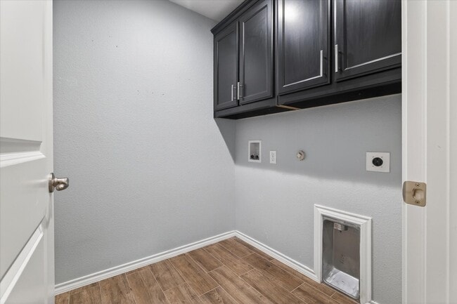 Building Photo - 628 Presidio St